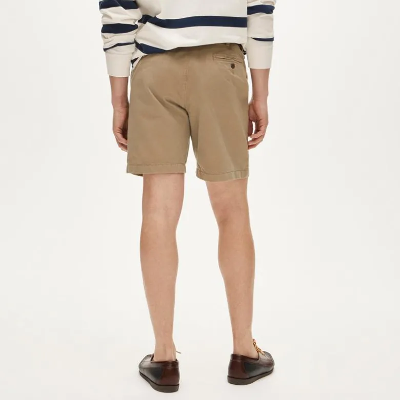 8" Classic chino short