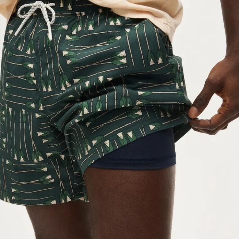 6" stretch swim trunk in oar print
