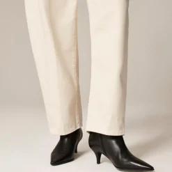 Barrel-leg jean