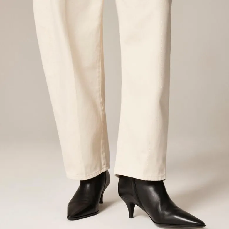 Barrel-leg jean