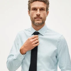Bowery performance stretch dress shirt with spread collar
