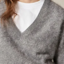 Brushed cashmere V-neck sweater
