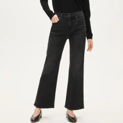 Charley kickout cropped jean