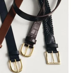 Classic belt in croc-embossed leather