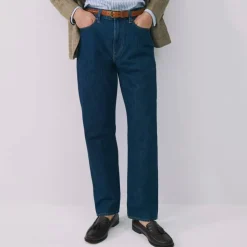 Classic jean in dark wash