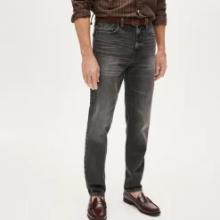Classic Straight jean in faded black wash
