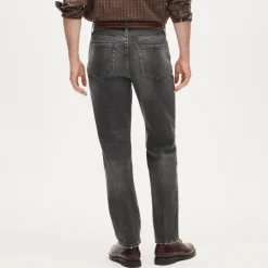 Classic Straight jean in faded black wash