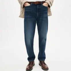 Classic Straight jean in vintage dark wash denim