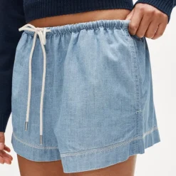 Cruise short in chambray