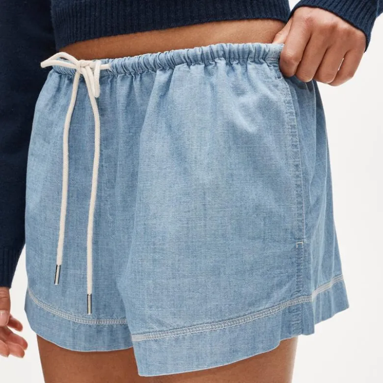 Cruise short in chambray