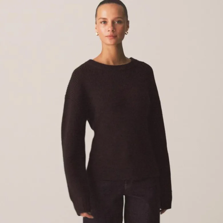 Fitted-waist crewneck sweater in ribbed merino wool