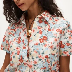 Gamine button-down shirt in blurred floral print