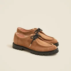 Lace-up oxford shoes in suede