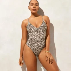 Lana one-piece in Classic Sculpt™
