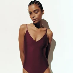 Lana one-piece in Classic Sculpt™