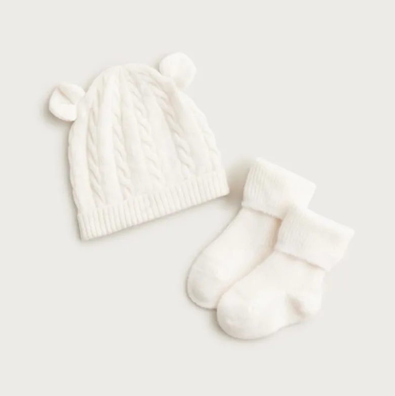 Limited-edition baby cashmere beanie and booties set