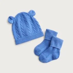 Limited-edition baby cashmere beanie and booties set