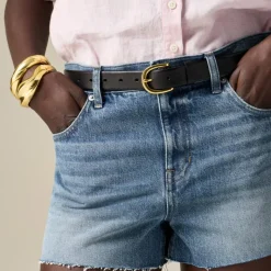 Low-rise frayed denim short