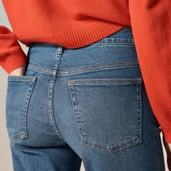 Mid-rise cropped kickout jean