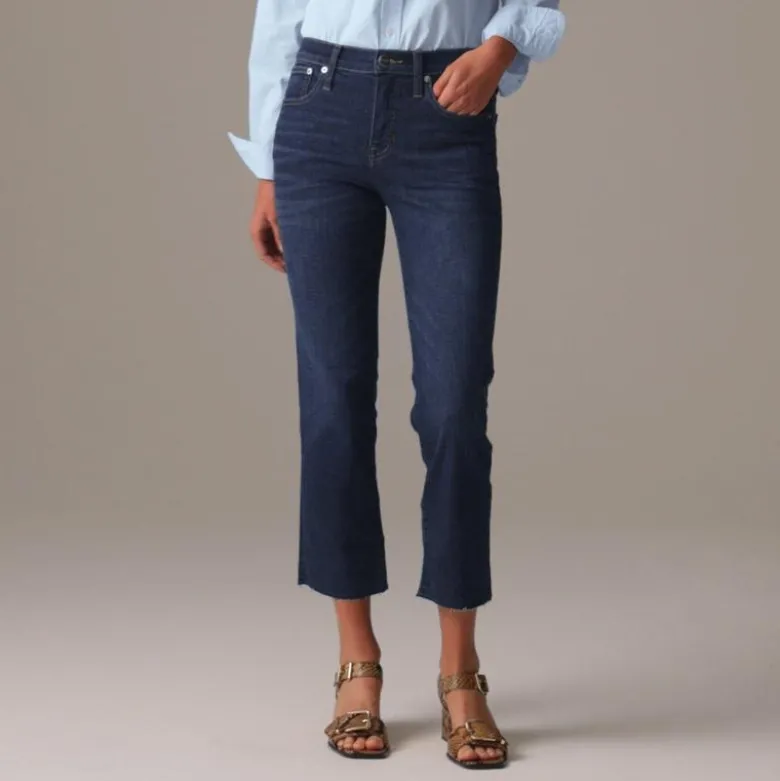 Mid-rise kickout jean