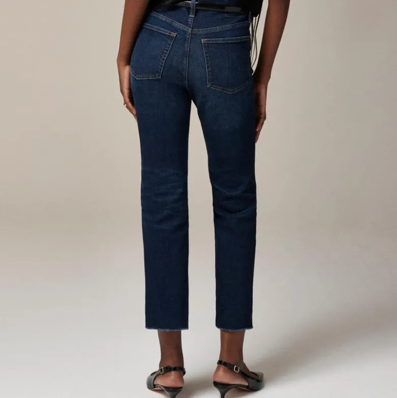 Mid-rise kickout jean