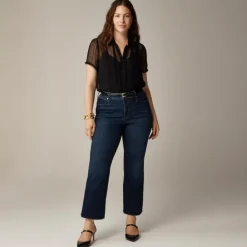 Mid-rise kickout jean