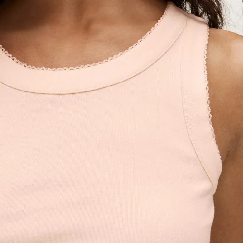 New perfect-fit high-neck tank top with scalloped trim