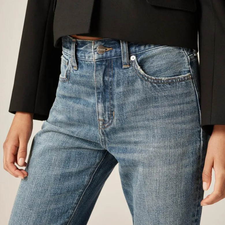 Nipped straight jean in rigid