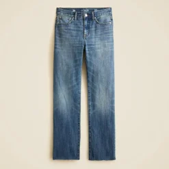 Nipped straight jean in rigid
