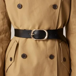 Oval buckle belt in Italian leather