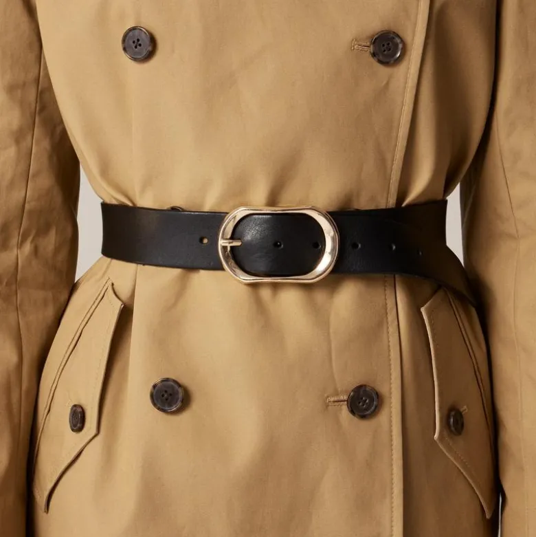 Oval buckle belt in Italian leather