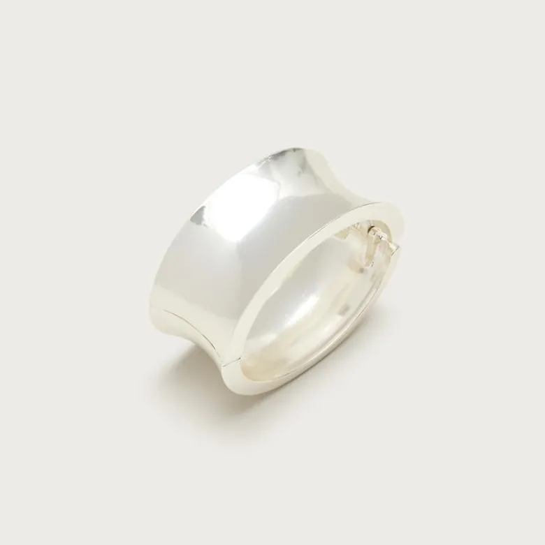 Oversized metallic hinge bracelet