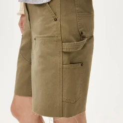Painter short in canvas