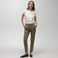 Patch-pocket slim chino pant