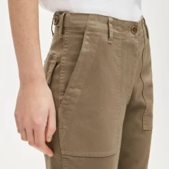 Patch-pocket slim chino pant