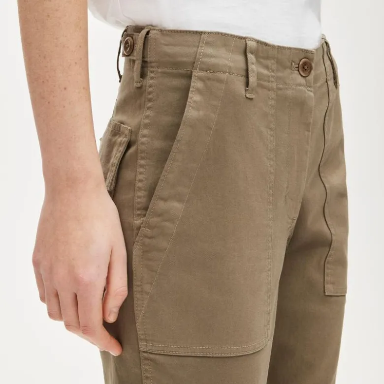 Patch-pocket slim chino pant