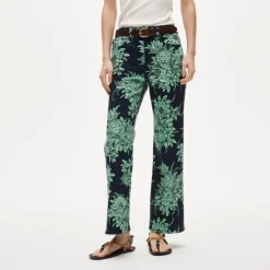 Petite Charley kickout cropped jean in pineapple garden print
