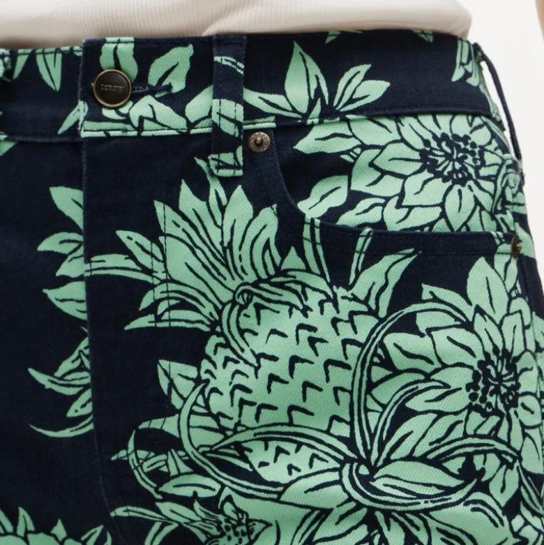 Petite Charley kickout cropped jean in pineapple garden print