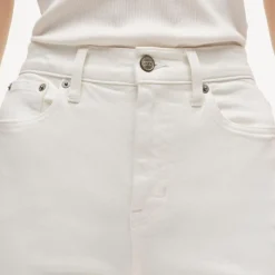 Petite nipped straight jean in stretch