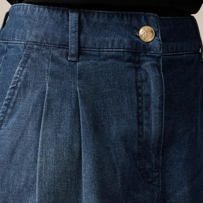 Pleated short in drapey denim