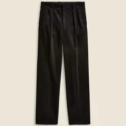 Relaxed-fit double-pleated trouser in Italian corduroy