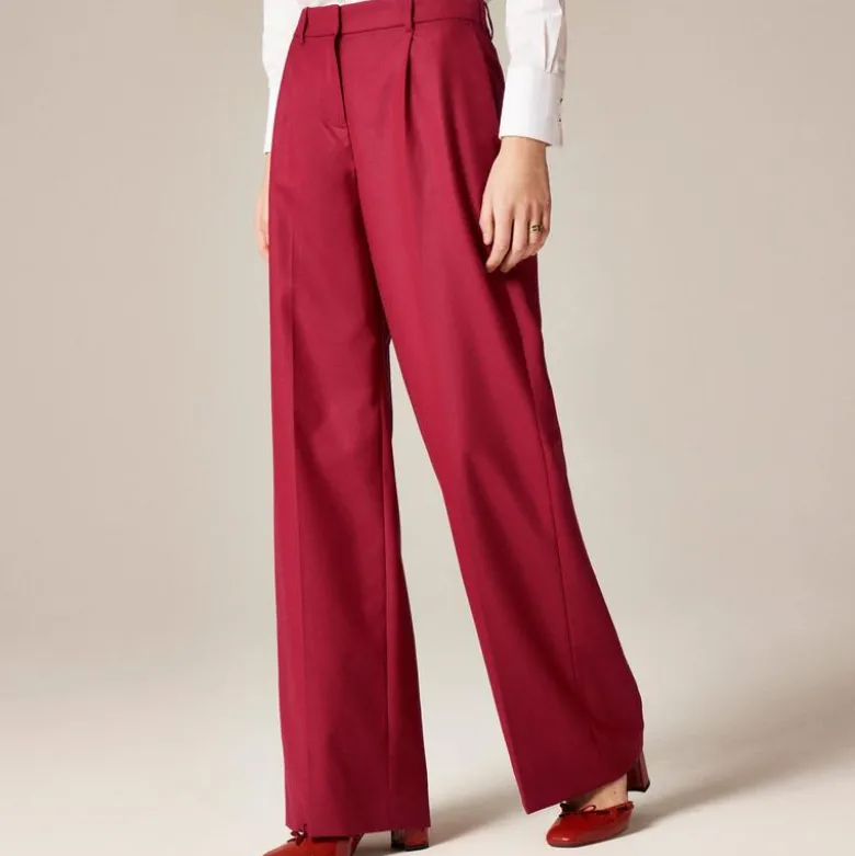 Relaxed-fit pleated pant in wool blend