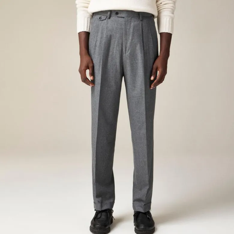 Relaxed-fit single-pleat trouser in Italian wool flannel