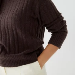 Ribbed mockneck sweater in Supersoft yarn