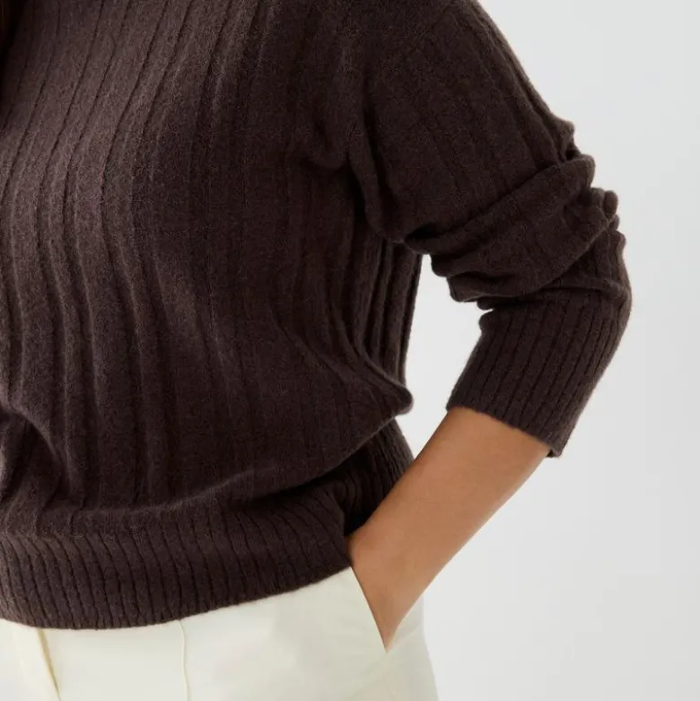 Ribbed mockneck sweater in Supersoft yarn