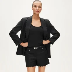 Scalloped suit short in Gramercy linen blend