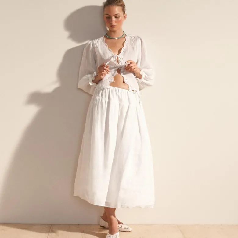 Scallop-trim tie-front top in ramie