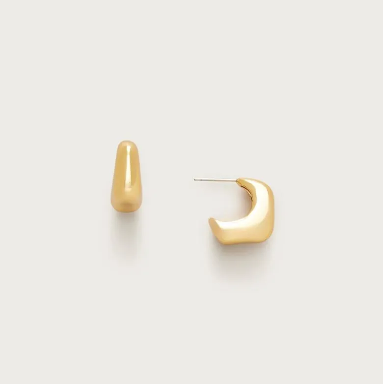 Sculptural huggie hoop earrings