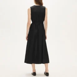 Seamed linen dress with removable belt