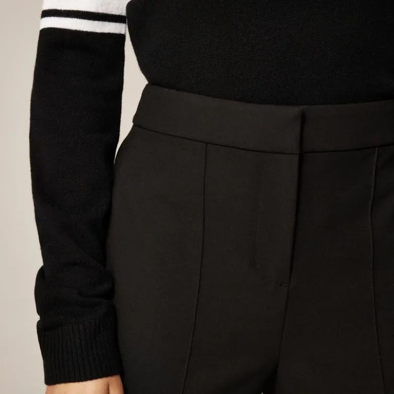 Stirrup pant in four-season stretch